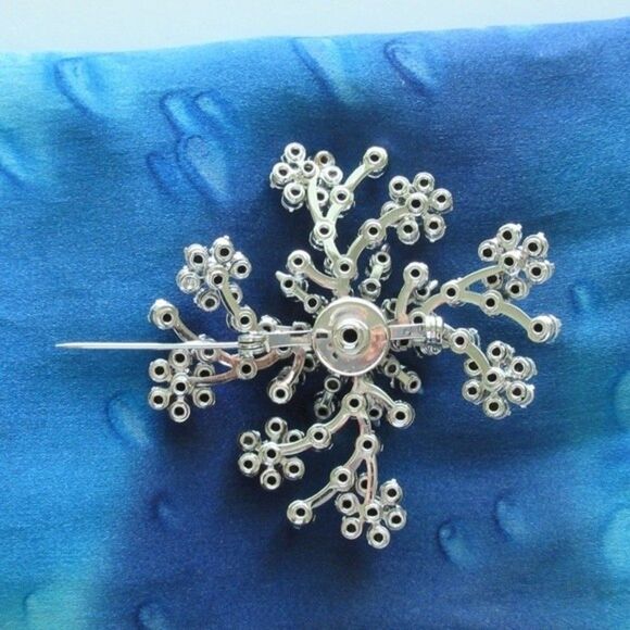 Mid-century Vintage Starburst Rhinestone Brooch - Picture 5 of 8